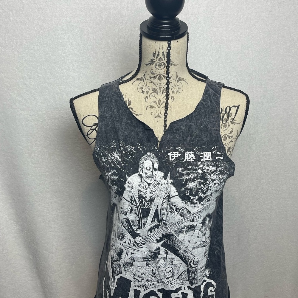 Ripple Junction Misfits and Junji Ito Black and White Graphic Muscle Tee - Picture 2 of 4
